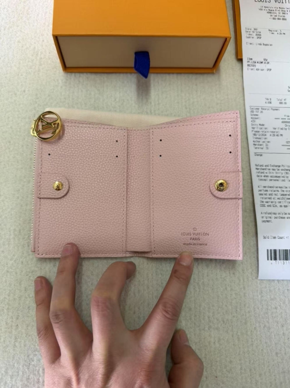 Louis Vuitton Lisa Wallet - Picture 9 of 15